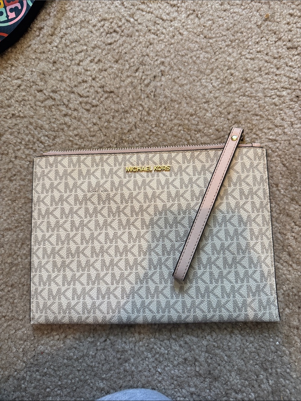 Michael Kors Wristlet - Picture 1 of 3